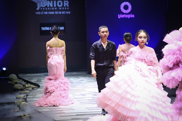 Ấn tượng những bộ sưu tập màu hồng tại “Tuần lễ thời trang trẻ em Việt Nam” 121