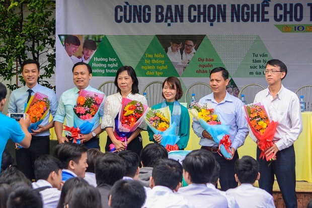 Gần 700 học sinh trường THPT Diên Hồng tham gia chương trình Tư vấn hướng nghiệp 2018 9
