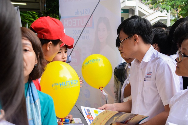 Gần 700 học sinh trường THPT Diên Hồng tham gia chương trình Tư vấn hướng nghiệp 2018 56