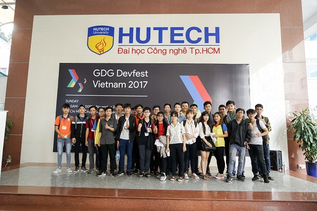 Hàng trăm bạn trẻ yêu công nghệ hội tụ tại HUTECH cùng Google DevFest 2017 106