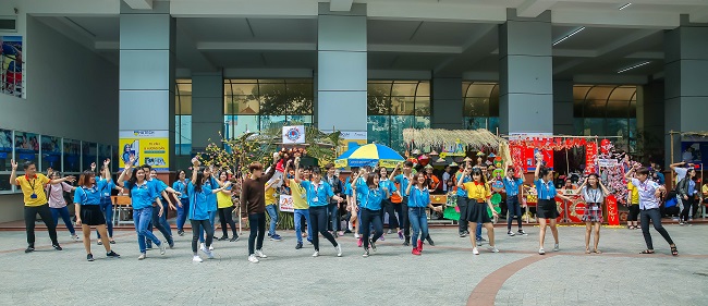 Sinh viên HUTECH tưng bừng khai mạc Hội xuân và ra quân Xuân tình nguyện 2018 87