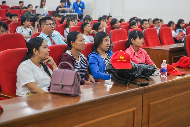 HUTECH đón tiếp đoàn học sinh Trường THPT Phú Tâm - tỉnh Sóc Trăng tham quan 42