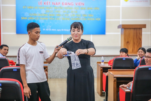 HUTECH đón tiếp đoàn học sinh Trường THPT Phú Tâm - tỉnh Sóc Trăng tham quan 74