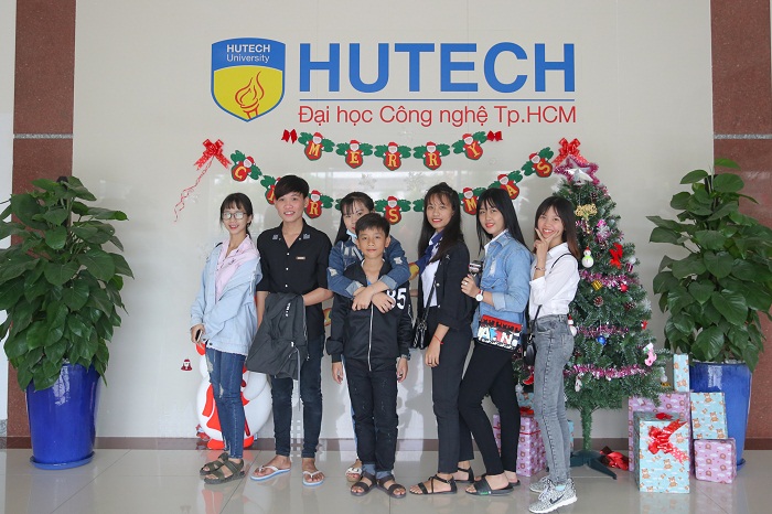 Hơn 200 học sinh trường THPT Hòa Tú, tỉnh Sóc Trăng tham quan, tìm hiểu HUTECH 47