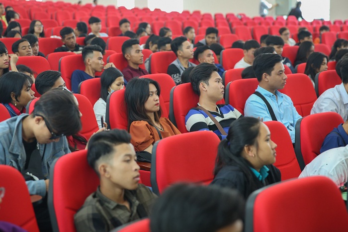 Hơn 200 học sinh trường THPT Hòa Tú, tỉnh Sóc Trăng tham quan, tìm hiểu HUTECH 57