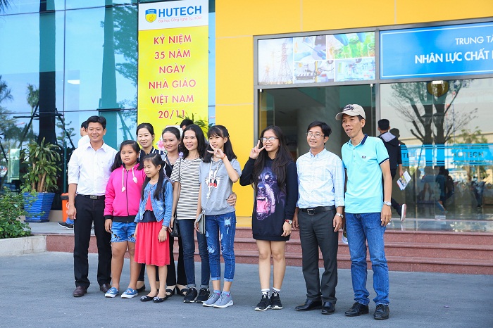 Hơn 200 học sinh trường THPT Hòa Tú, tỉnh Sóc Trăng tham quan, tìm hiểu HUTECH 48