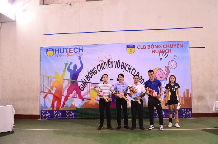CLB Bóng chuyền HUTECH tổ chức Giải Bóng chuyền nam nữ 4 - 4 77