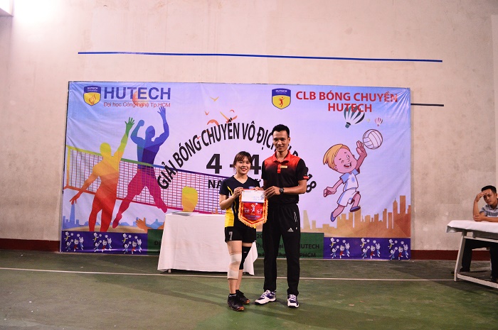 CLB Bóng chuyền HUTECH tổ chức Giải Bóng chuyền nam nữ 4 - 4 83