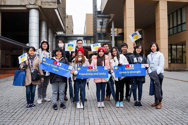 Sinh viên khoa Nhật Bản học nhận học bổng của Đại học Quốc tế Kobe 11