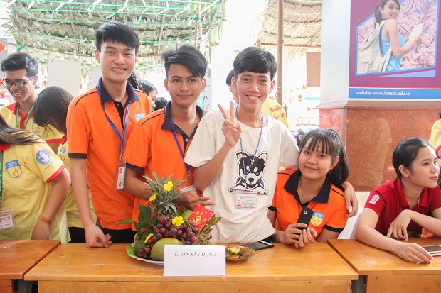 Viện công nghệ Việt - Nhật xuất sắc giành giải nhất cuộc thi làm mứt và trưng bày mâm ngũ quả 125