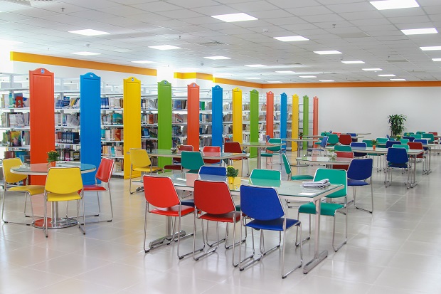 Hệ thống thư viện sắc màu tại HUTECH 19