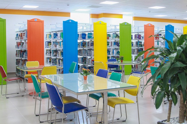 Hệ thống thư viện sắc màu tại HUTECH 27