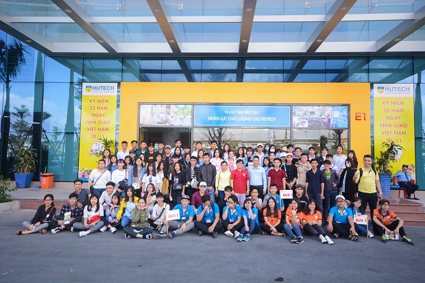 Học sinh trường THPT Khánh Hòa và THPT Cây Dương thích thú tham quan HUTECH 39