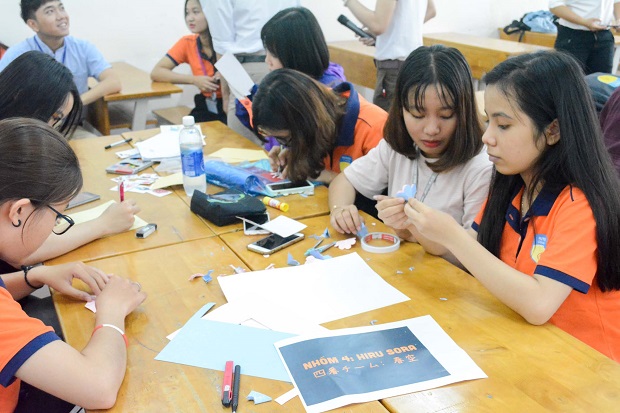 Sinh viên VJIT hào hứng đón xuân bằng thiệp Kirigami “handmade” 31
