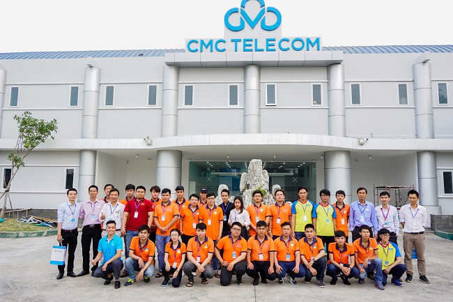 Sinh viên Khoa Công nghệ thông tin tham quan Data Center Công ty CMC Telecom 10