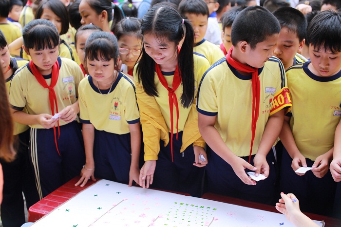C.E.T mang “Xuân yêu thương” đến với các em học sinh trường Tiểu học Tân Thuận 20