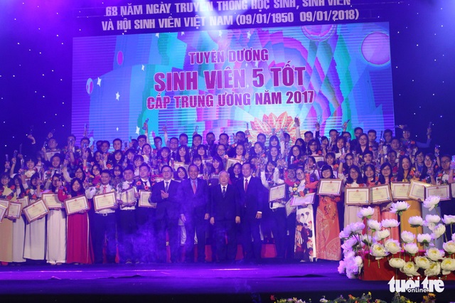 Viện công nghệ Việt - Nhật vinh dự tự hào có 1 trong 32 “Sinh viên 5 tốt” HUTECH được vinh danh tại  9