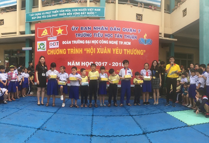 C.E.T mang “Xuân yêu thương” đến với các em học sinh trường Tiểu học Tân Thuận 24