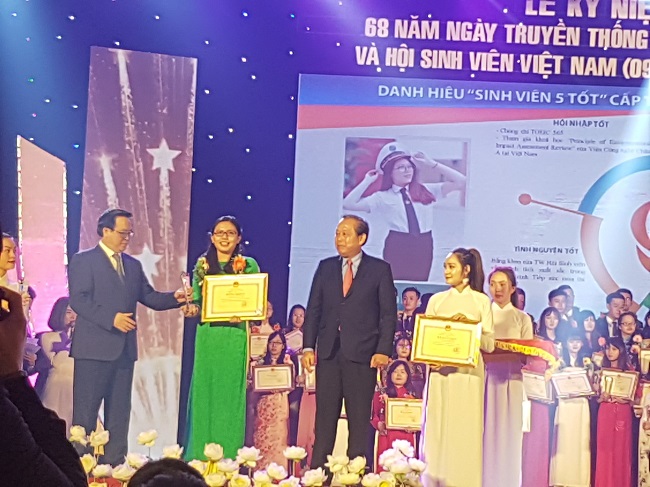 Viện công nghệ Việt - Nhật vinh dự tự hào có 1 trong 32 “Sinh viên 5 tốt” HUTECH được vinh danh tại  22