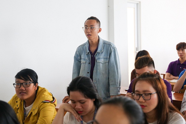 Sinh viên khoa Kiến trúc - Mỹ thuật học cách tính giá thành sản phẩm dệt may cùng chuyên gia 32