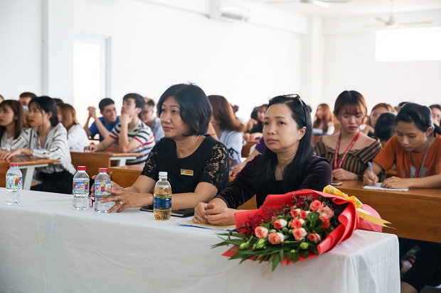 Sinh viên khoa Kiến trúc - Mỹ thuật học cách tính giá thành sản phẩm dệt may cùng chuyên gia 4