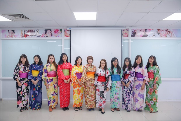 Sinh viên HUTECH hào hứng mặc thử trang phục truyền thống Nhật Bản 36