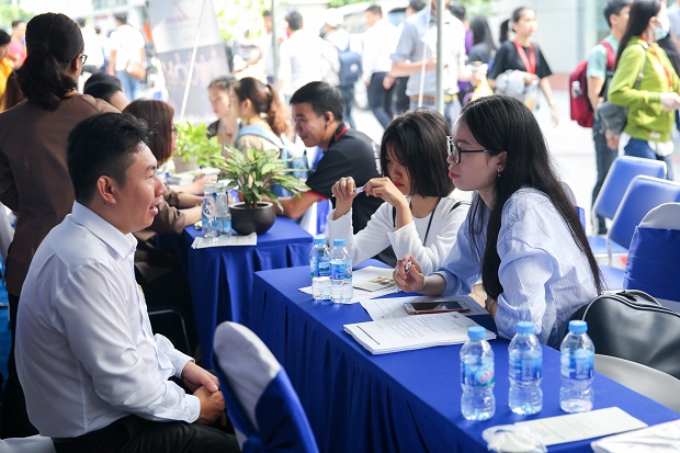 Thousands of open positions at the 2018 HUTECH Job and Business Connection Day 94