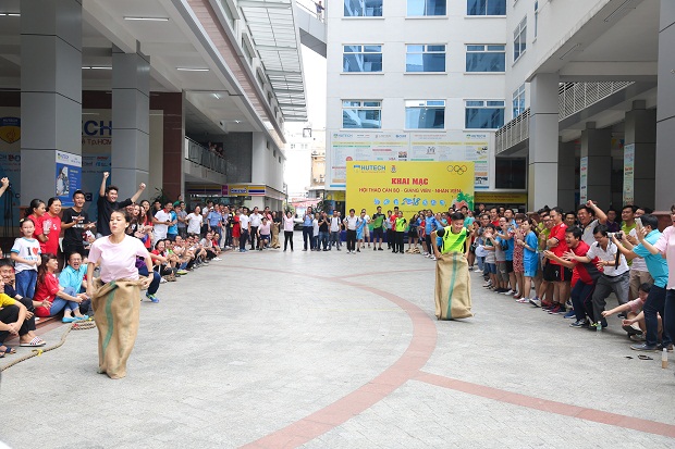 The opening ceremony of HUTECH Faculty and Staff Sports Fest 155