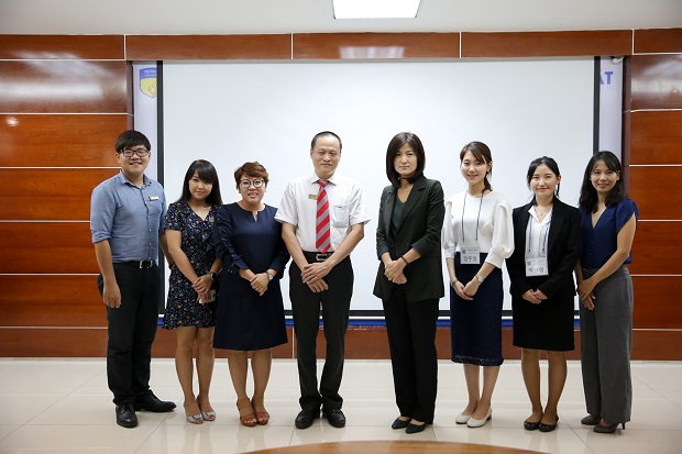 Đoàn Giáo sư và Học viên cao học Đại học Seoul thăm và thực tập tại HUTECH 12