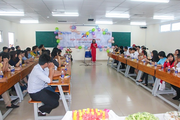hop-mat-cuu-sinh-vien-hutech