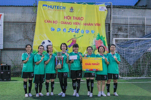 Bế mạc và trao giải chung kết Bóng đá Công đoàn HUTECH năm 2018 9