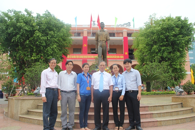 HUTECH dâng hương tại Bảo tàng Hồ Chí Minh nhân dịp 123 năm ngày sinh của Bác  6
