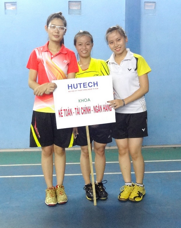 Hội thao HUTECH 2013: SV Khoa Kế toán-Tài chính-Ngân hàng chiếm lĩnh giải thưởng ở bộ môn Cầu lông 25