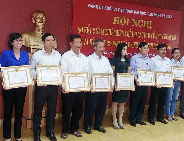 Đảng viên HUTECH vinh dự được Đảng uỷ Khối các trường ĐH, CĐ & TCCN TP.HCM khen thưởng 5