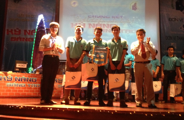 Đội HUTECH ACSC-1 giành ngôi Á quân tại cuộc thi học thuật “Kỹ năng sáng tạo” 2013 19