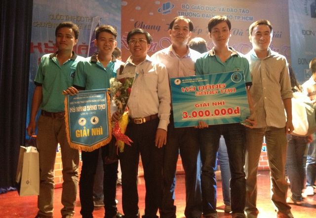 Đội HUTECH ACSC-1 giành ngôi Á quân tại cuộc thi học thuật “Kỹ năng sáng tạo” 2013 29