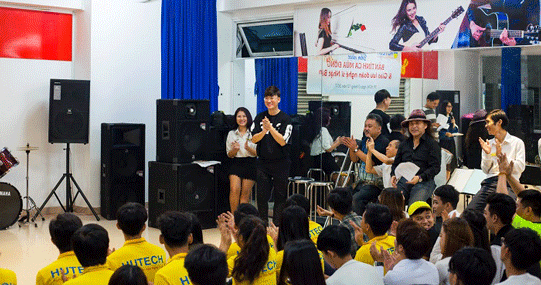 Hỏi xoáy - Đáp xoay cùng Trung tâm Văn hóa Nghệ thuật HUTECH 9