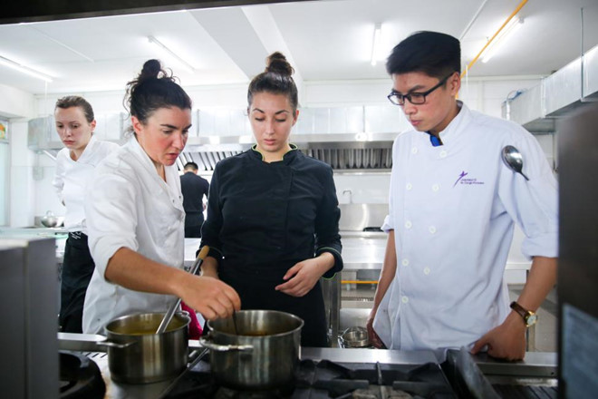 Học quản trị nhà hàng và dịch vụ ăn uống chuẩn Pháp tại Việt Nam 38