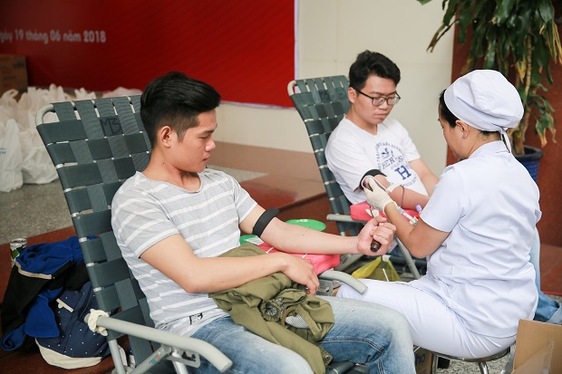 Hơn 600 đơn vị máu đã được hiến trong ngày hội hiến máu lần 3 năm 2018 của sinh viên HUTECH 34