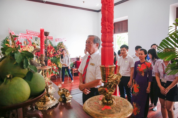 HUTECH dâng hương tại Bảo tàng Hồ Chí Minh nhân kỷ niệm 128 năm ngày sinh của Bác 21