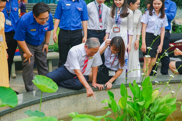 HUTECH dâng hương tại Bảo tàng Hồ Chí Minh nhân kỷ niệm 128 năm ngày sinh của Bác 100