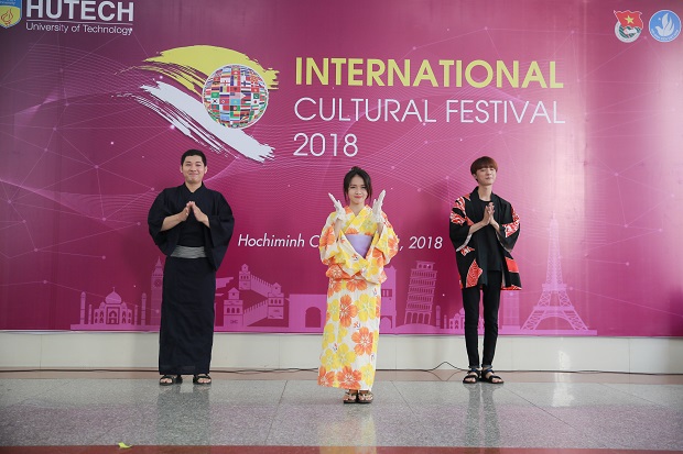 Tưng bừng “Ngày hội Văn hóa Quốc tế - “International Cultural Festival 2018” cùng sinh viên HUTECH 50
