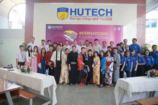 Tưng bừng “Ngày hội Văn hóa Quốc tế - “International Cultural Festival 2018” cùng sinh viên HUTECH 37