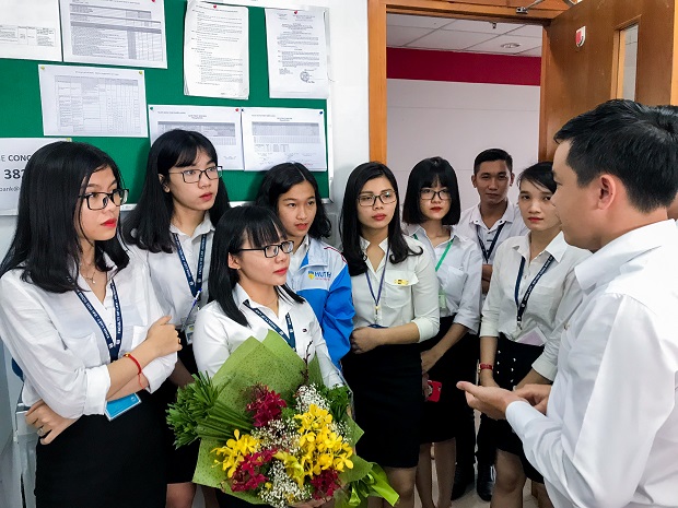 Sinh viên khoa Luật tìm hiểu môi trường làm việc tại Kienlongbank 17