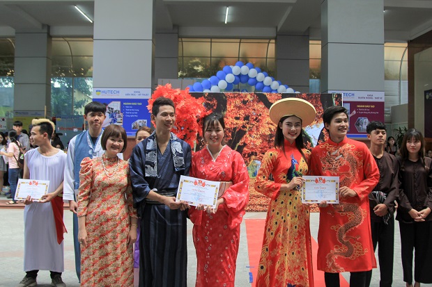 Tưng bừng “Ngày hội Văn hóa Quốc tế - “International Cultural Festival 2018” cùng sinh viên HUTECH 107