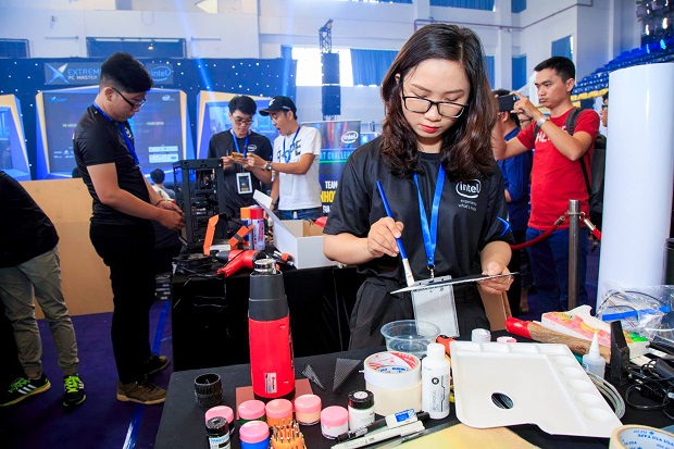 Nữ sinh viên HUTECH chiến thắng cuộc thi Expert Challenge – Extreme PC Master 92