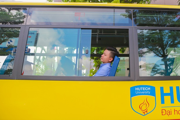 Sinh viên HUTECH đến trường bằng xe bus - xu hướng mới của giới trẻ hiện đại 49