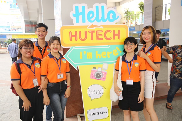 [Phóng sự ảnh] HUTECH-ers nô nức ngày trở lại Giảng đường cùng năm học mới 94