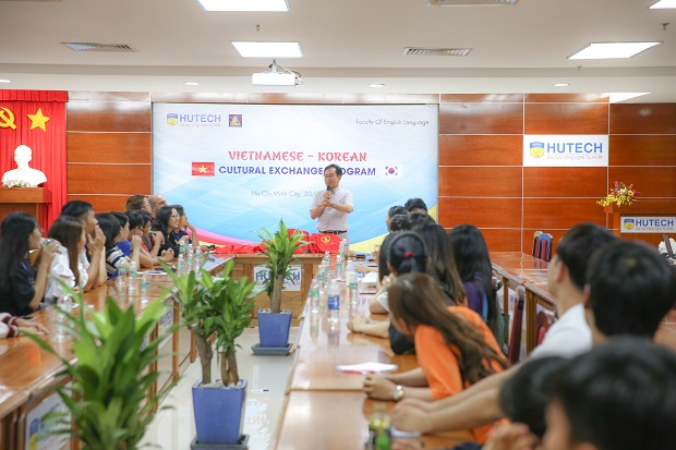 Sinh viên Khoa Tiếng Anh - HUTECH mang văn hóa Việt đến với sinh viên ĐH Hankul (Hàn Quốc) 16