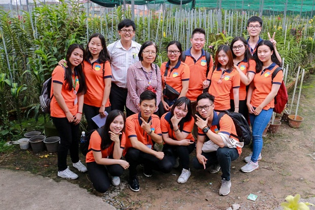 Sinh viên HUTECH tham quan thực tế mô hình khởi nghiệp tại vườn lan Hiền Nhơn 13